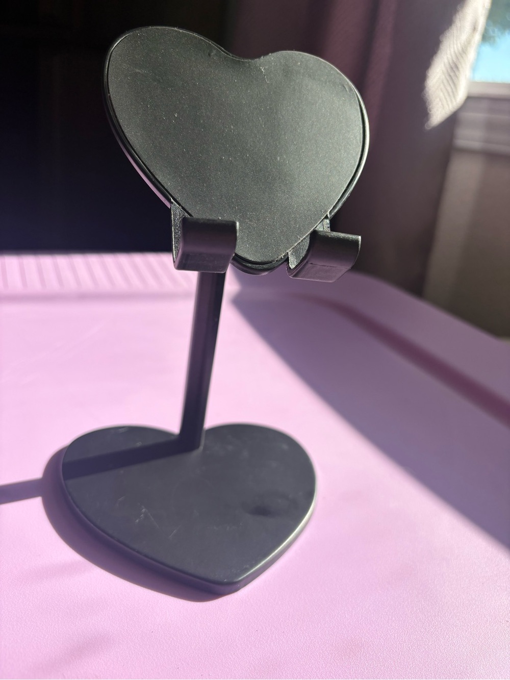 Black Heart-Shaped Phone/Accessory Stand